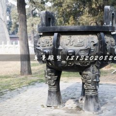 仿古銅鼎，廣場三足銅鼎