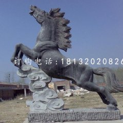 馬踏祥云石雕，青石馬雕塑